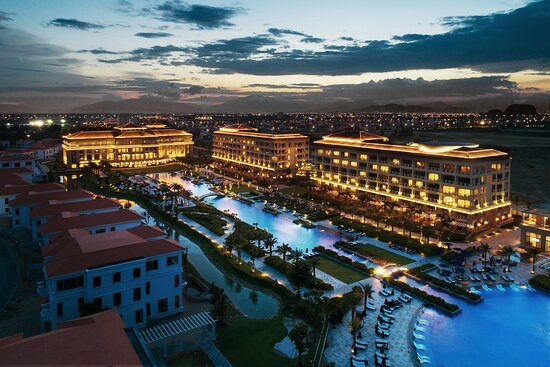 [Review] Resort Sheraton Grand Đà Nẵng 5- 6 sao- giá phòng, dịch vụ, vị trí,..